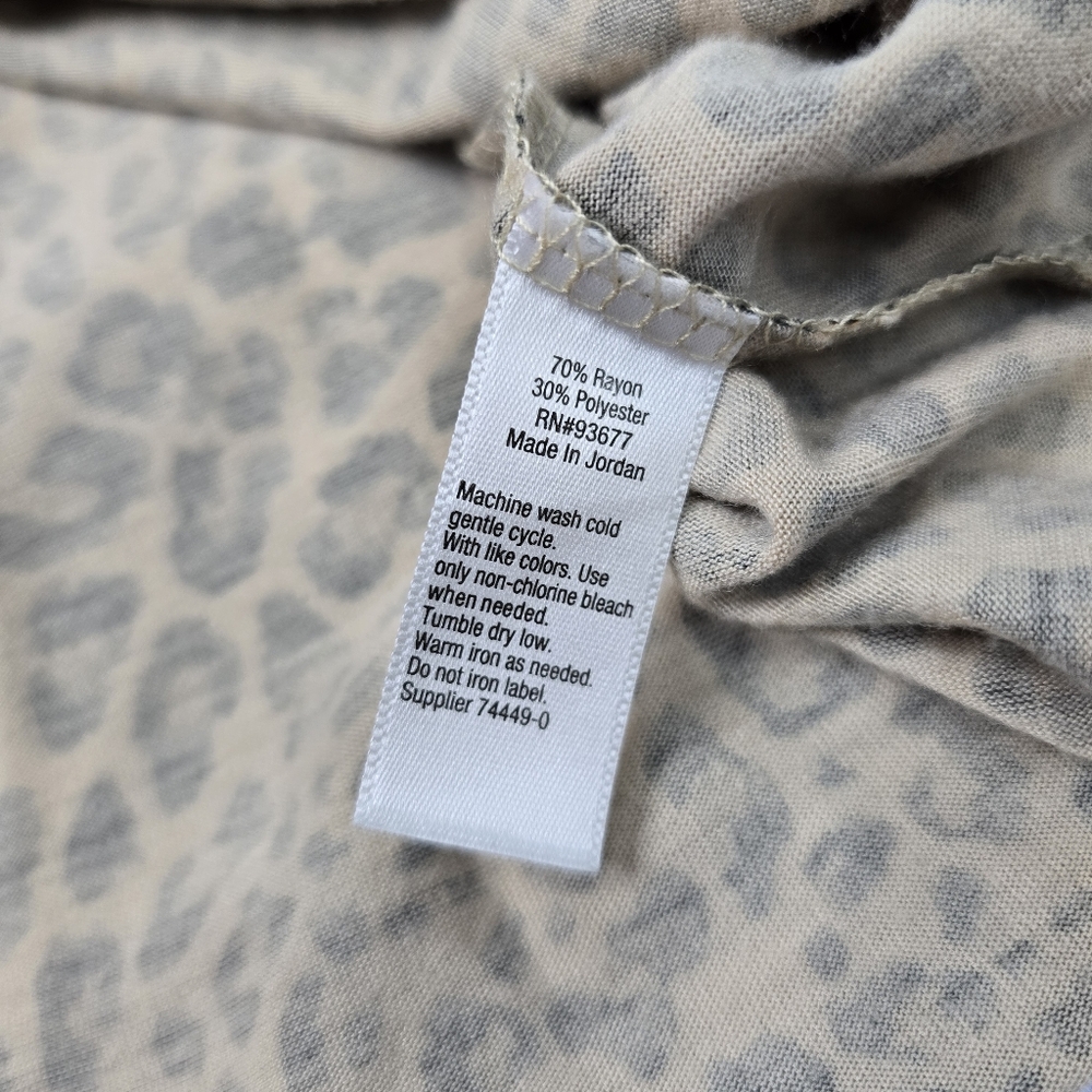 a.n.a women's leopard print short sleeve top - Picture 4 of 5